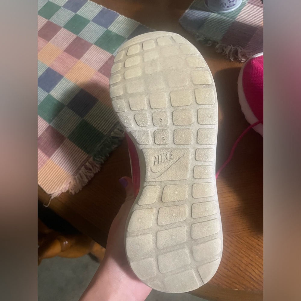 Pink Nikes - Picture 4 of 16
